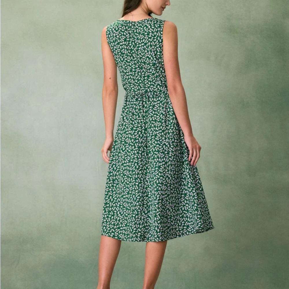 Rihoas Green V Neck Floral Button Midi Dress - Picture 6 of 10